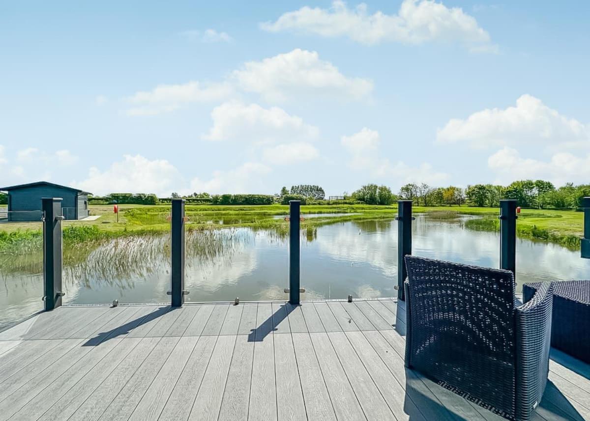 Waterside Hambleton Lakeside Lodges 波尔顿乐法尔德 外观 照片